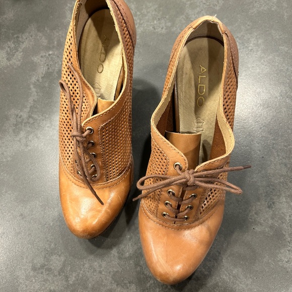 Aldo leather pumps with mesh upper. - Picture 2 of 9